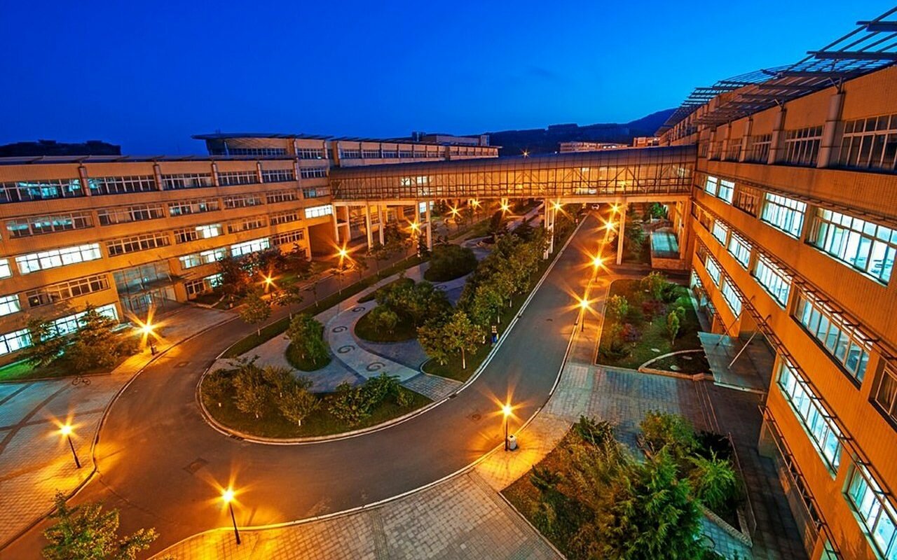 Далянь Китай университет