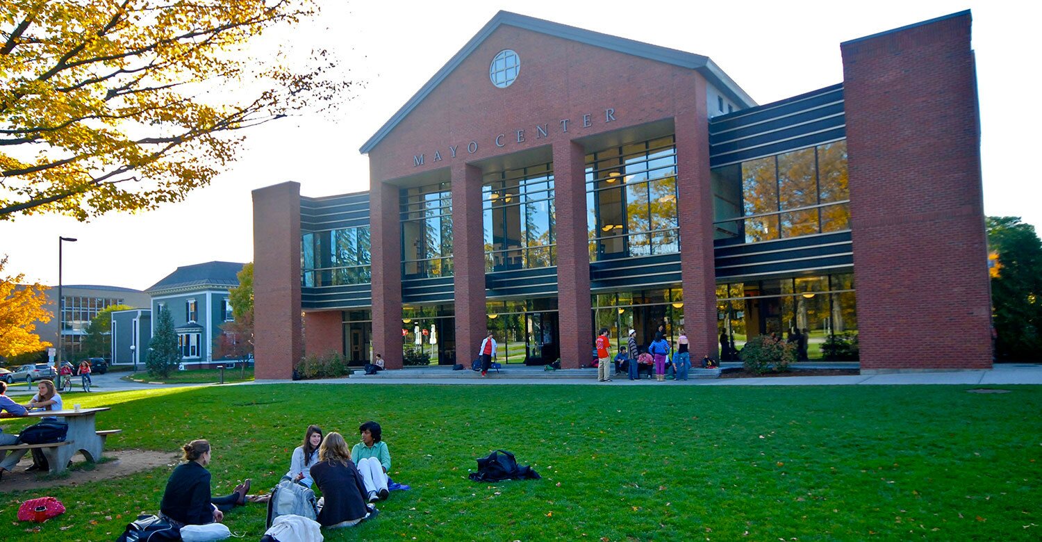 Средняя школа в США снаружи